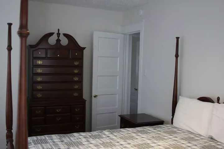 Room 4 of 25