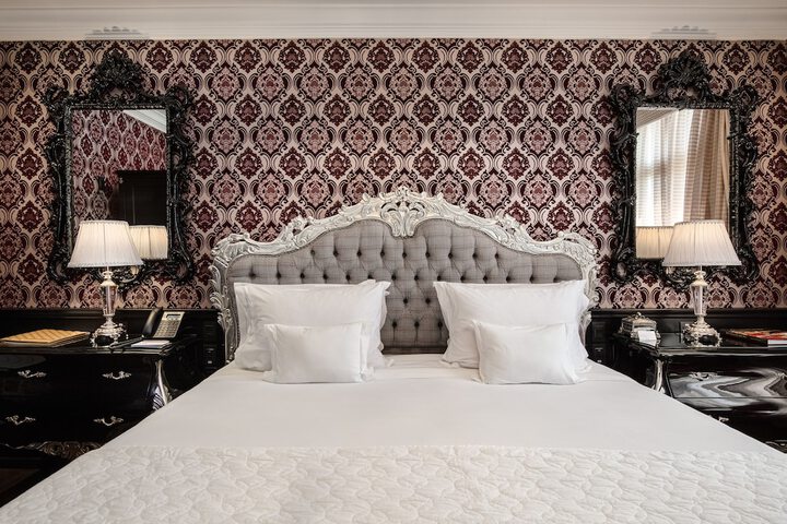 Room 42 of 122