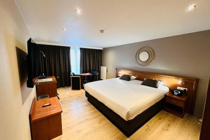 Room 13 of 77