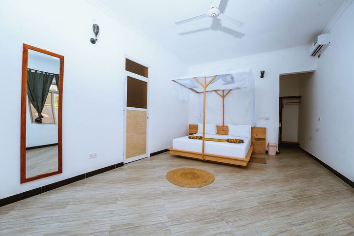 Room 4 of 26