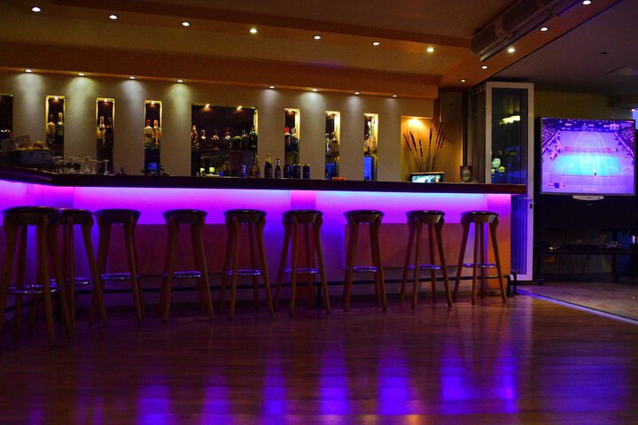 Lounge 19 of 23