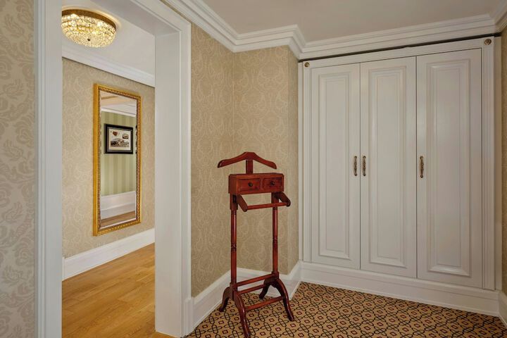 Room 30 of 147