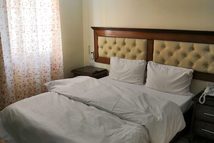 Room 10 of 17