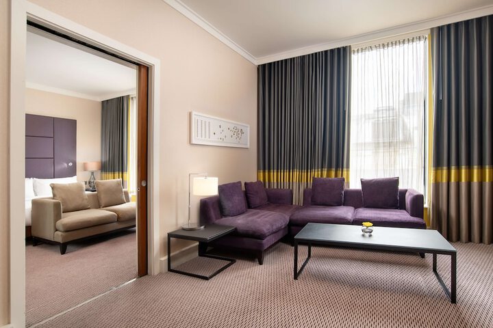 Room 25 of 103