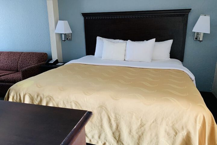 Room 4 of 20