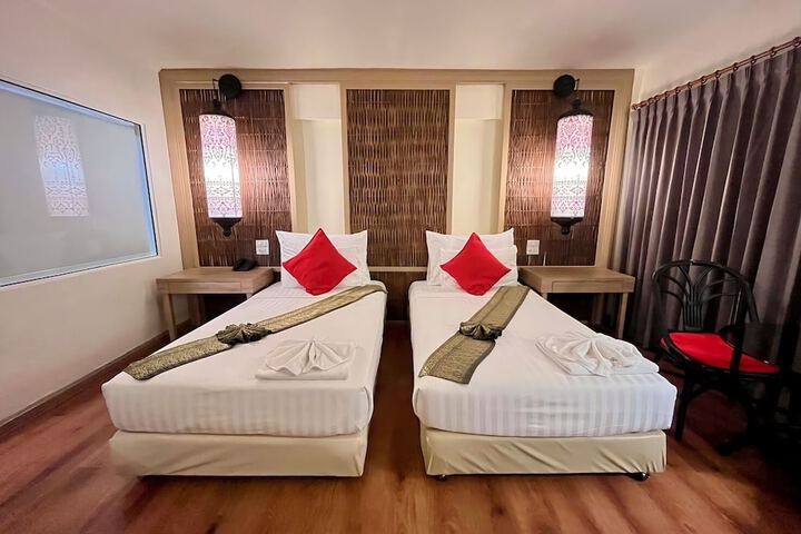 Room 48 of 143
