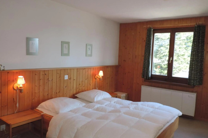 Room 4 of 16