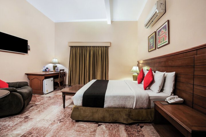 Room 12 of 30