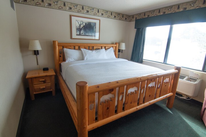 1 King Bed Second Floor (33 of 38)