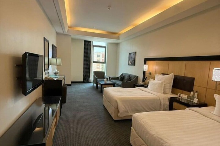 Room 4 of 11