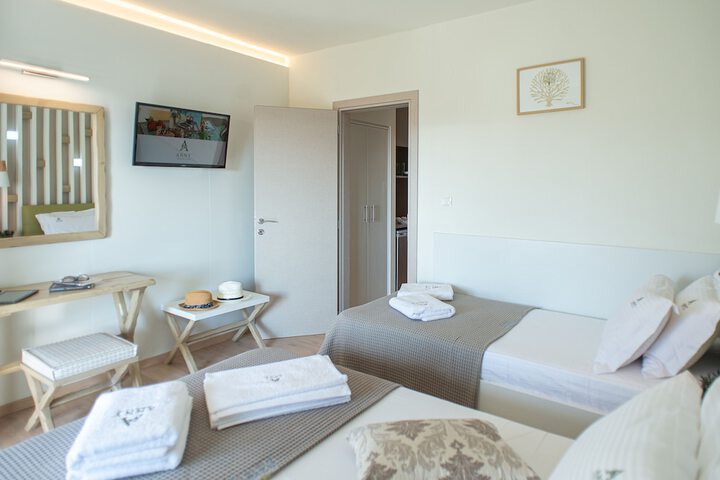 Room 21 of 204