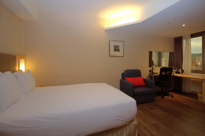 Room 8 of 42