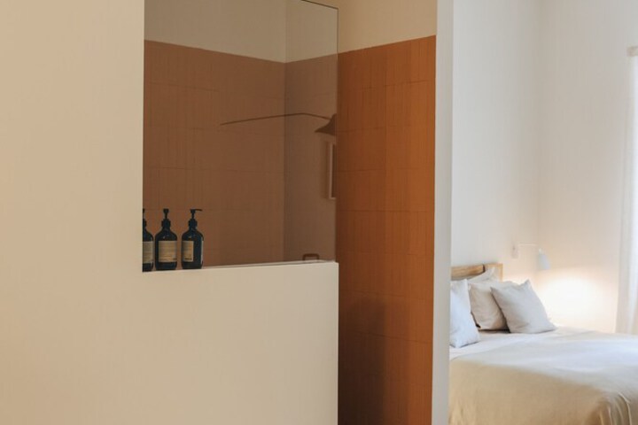 Room 27 of 61