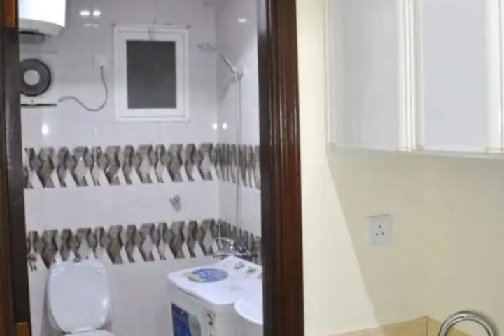 Room 10 of 18