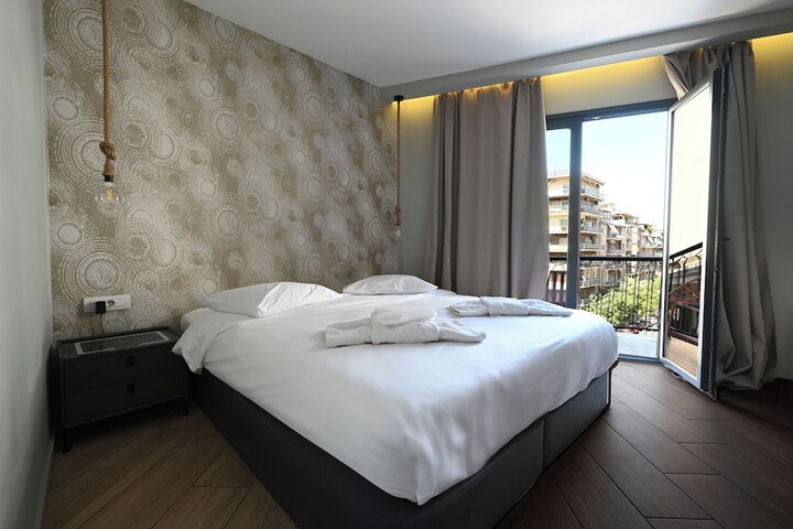 Room 28 of 200