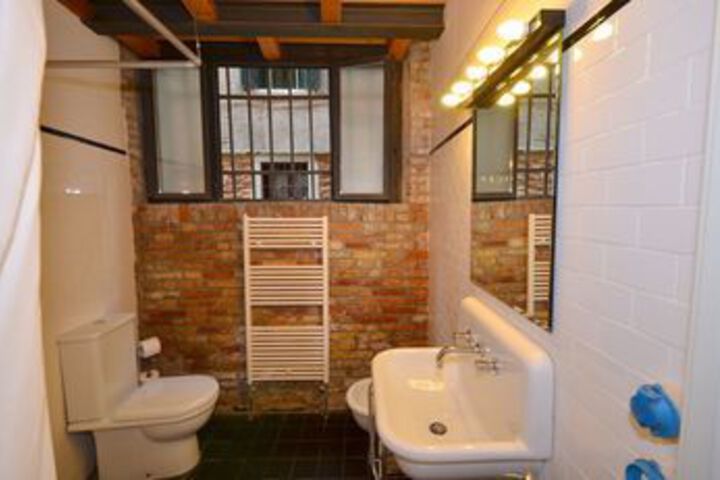 Room 4 of 21