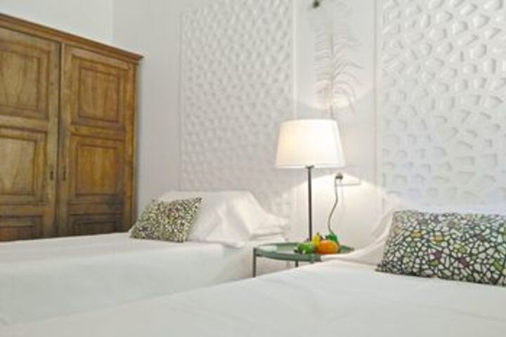 Room 18 of 102