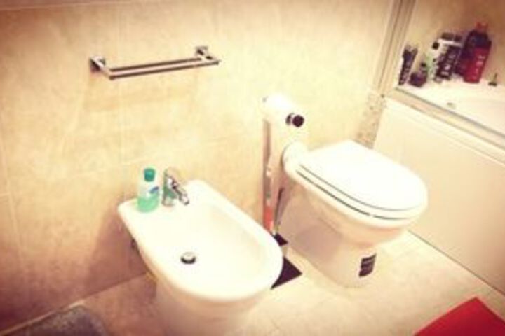 Room 2 of 10