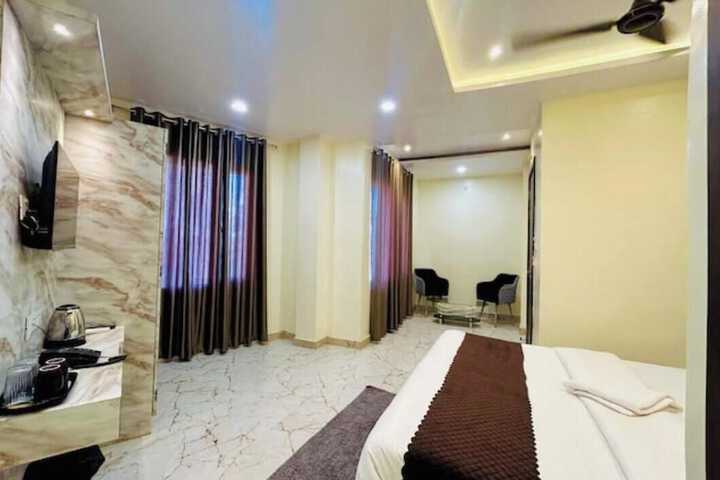 Room 4 of 14