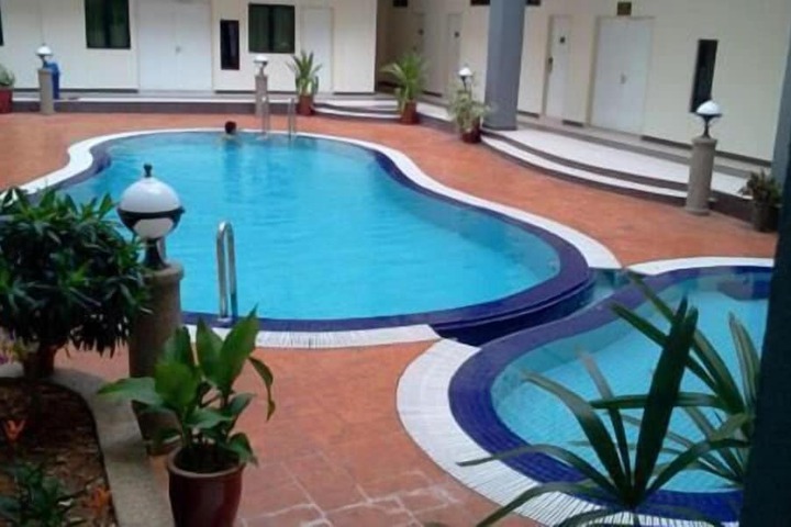 Hotel Pool