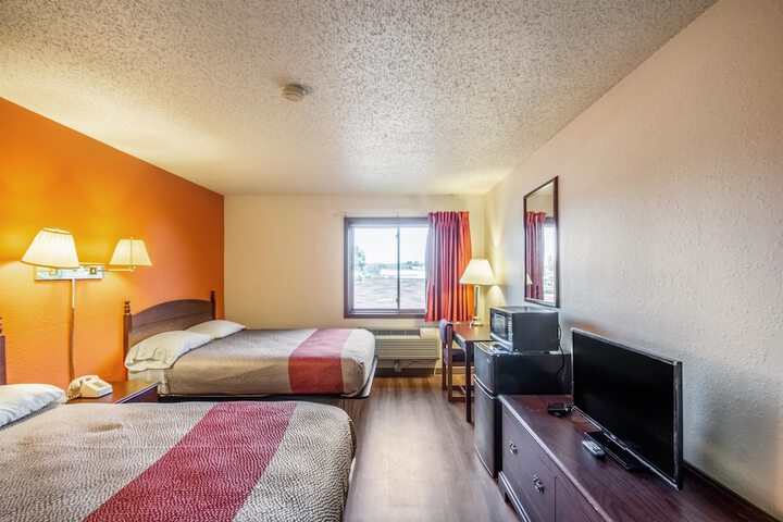 1 King Bed (1 of 13)
