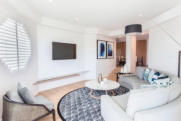 Lounge 176 of 234