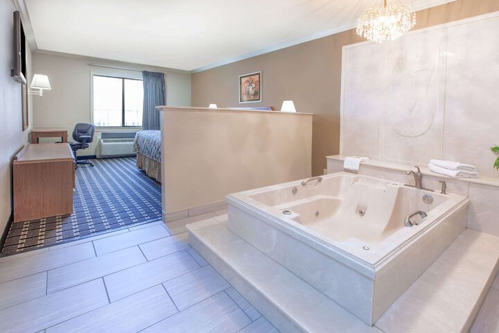 1 Queen Bed Suite (2 of 3)