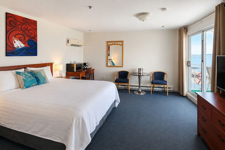 Room 8 of 82