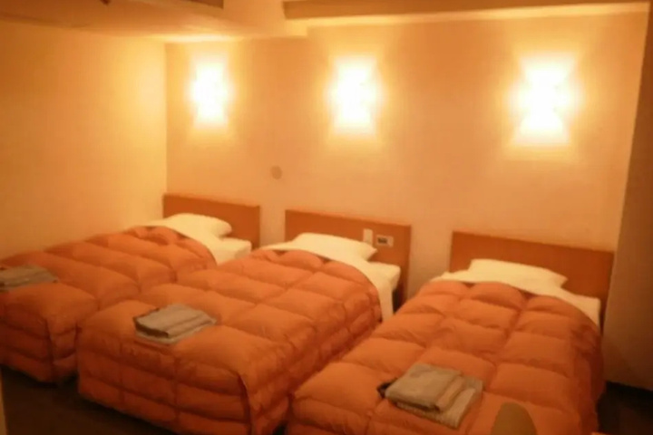 Room 2 of 10