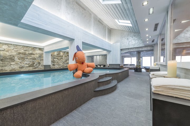 Pool 44 of 107