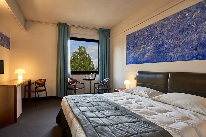 Room 25 of 61