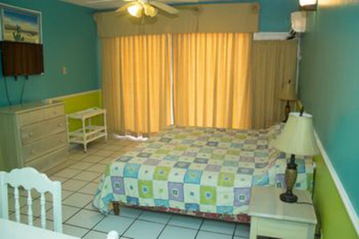 Room 33 of 76