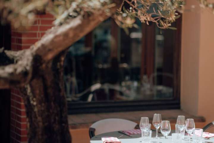Dining 73 of 92