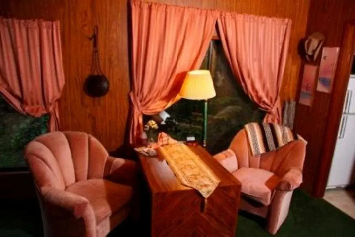 Room 3 of 7