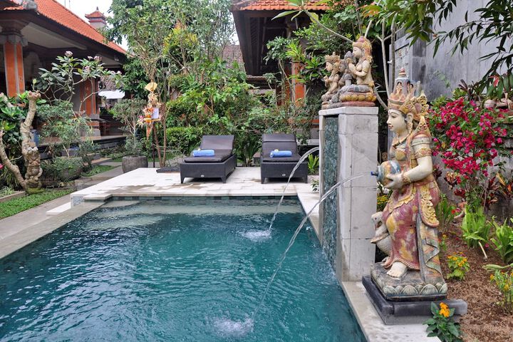 Hotel with Pool