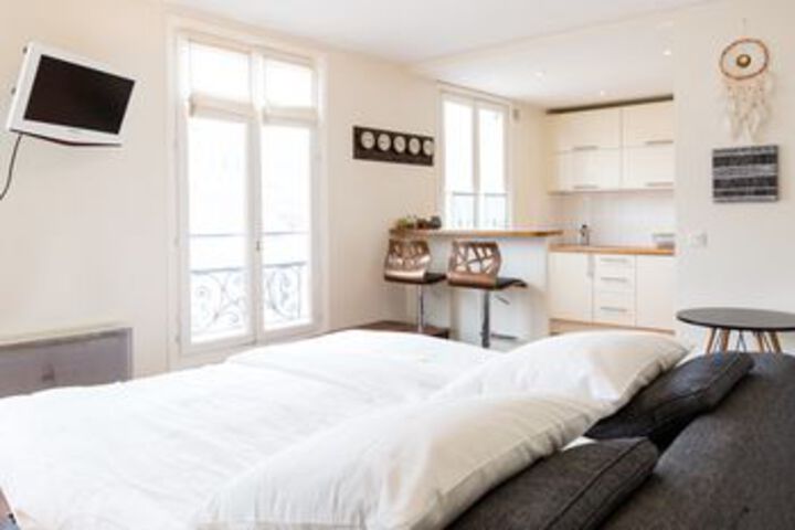 Room 5 of 9