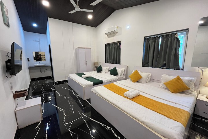 Room 14 of 28