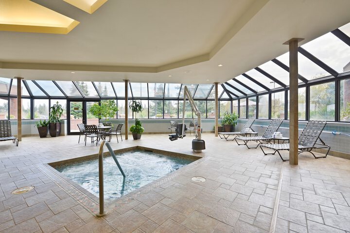 Indoor spa tub