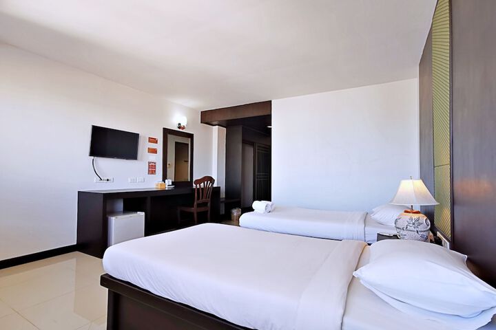 Room 13 of 27