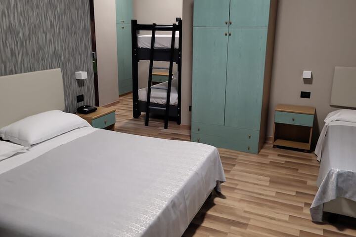 Room 7 of 28