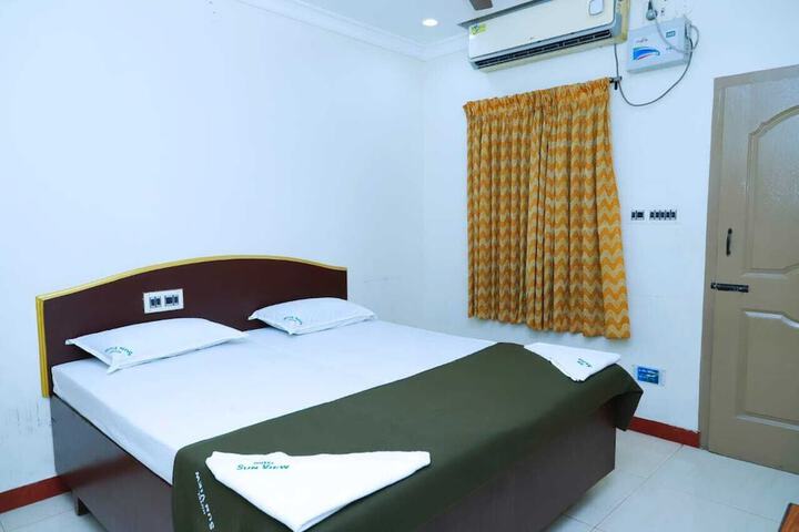 Room 6 of 9