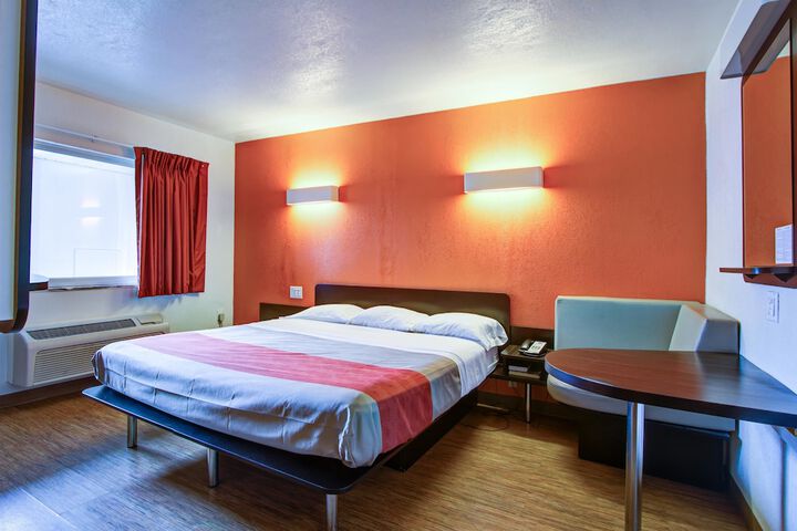 1 King Bed (6 of 12)