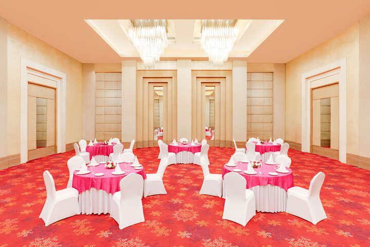 Ballroom/Hall 48 of 63