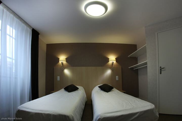 Room 6 of 40