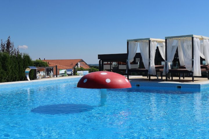 Pool 48 of 113