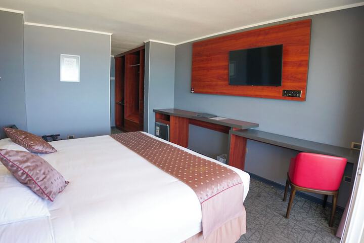 Room 4 of 15