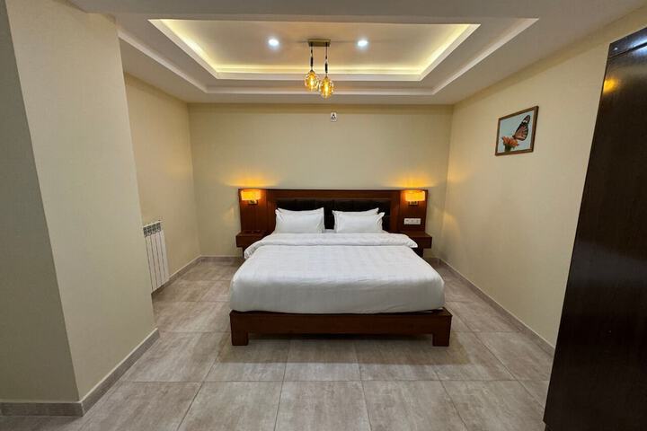 Room 12 of 80