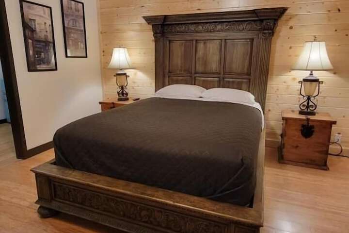 Room 5 of 10