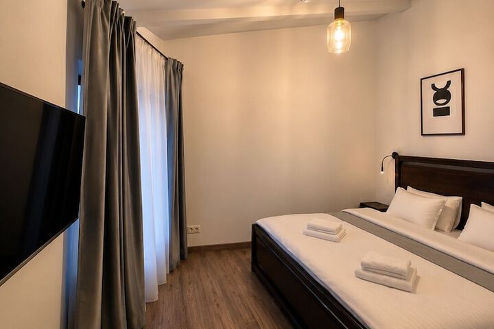 Room 14 of 36