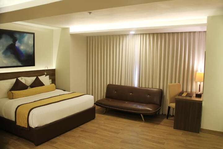 Room 13 of 34